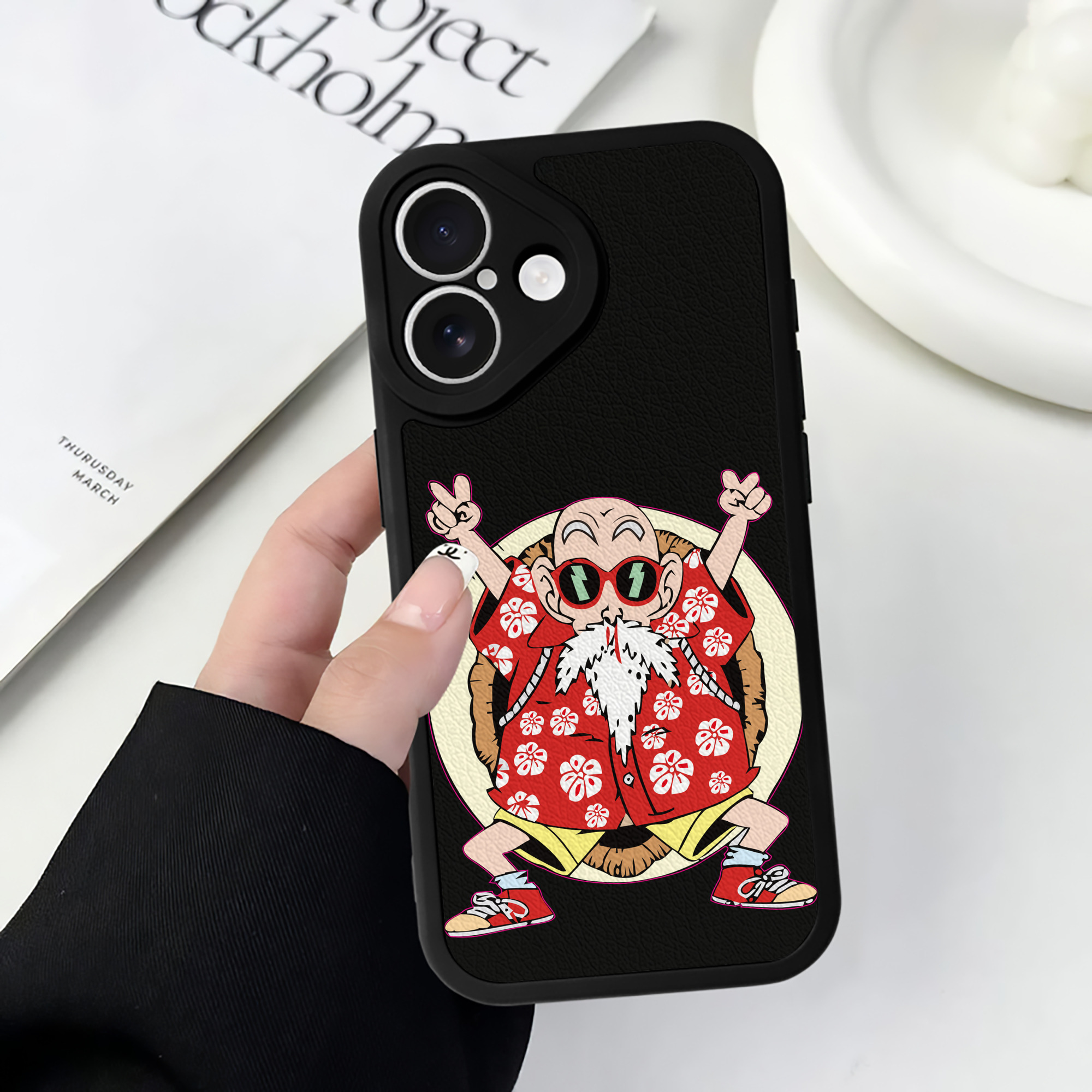 （画像用） ドラゴンボール 亀仙人（かめせんにん） DRAGON BALL Master Roshi Kame Sennin 【iPhone 16シリーズ対応】シリコンスマホケース（レザー調） 材質：シリコン